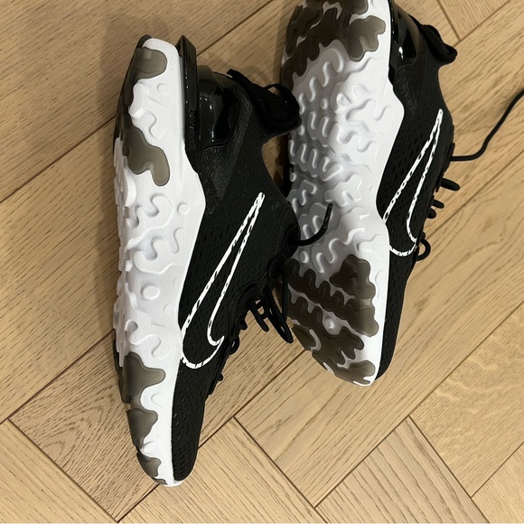 Never worn. Nike React - Picture 2 of 2